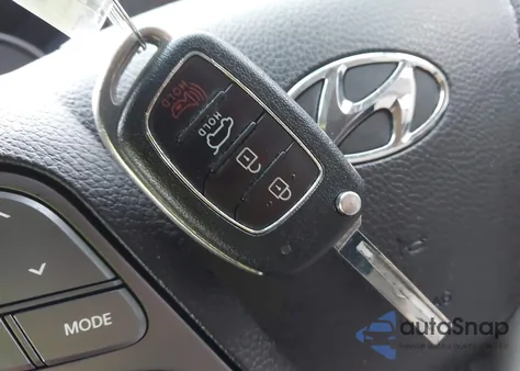 2017 Hyundai Santa Fe Sport 2.4L z USA, uszkodzony, nr VIN 5XYZTDLB5HG394961